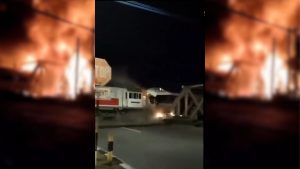 Terbakar, Tabrakan KA Brantas dan Truk Tronton di Semarang 