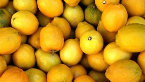 Cara Menghilangkan Bau Kulkas dengan Lemon, Mantap Nih Bund!