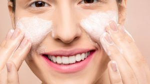 Jangan Sampai Salah! Ini Cara Memilih Facial Wash untuk Kulit Kering