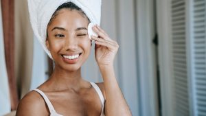 Pemilik Kulit Sensitif! Ini 5 Hal yang Harus Diperhatikan Saat Memilih Facial Wash