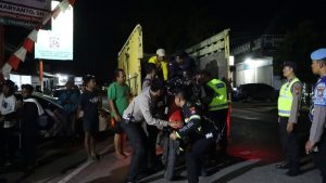 Tegas, Belasan Motor Ditilang dan Diangkut  Satlantas Polres Blitar Kota Pada Malam Pengesahan Pendekar PSHT