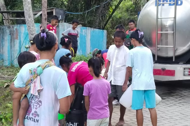 Karena jumlahnya terbatas, air bersih dari BPBD Trenggalek dimanfaatkan warga untuk memasak dan konsumsi air minum.