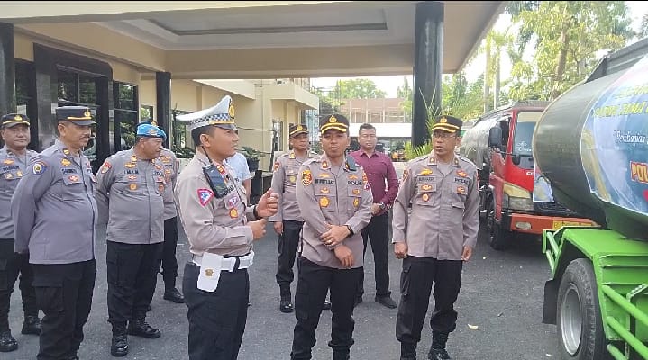 Nganjuk Utara Dilanda Krisis Air Bersih, Polres Kirim Puluhan Tangki ke Wilayah Lengkong