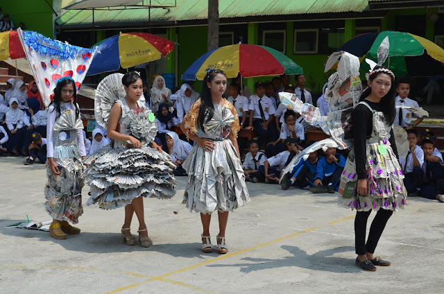 Peringati HUT RI ke-87, Desa Sukorejo Tulungagung Gelar Lomba Fashion Show Berbahan Dasar Limbah yang Didaur Ulang