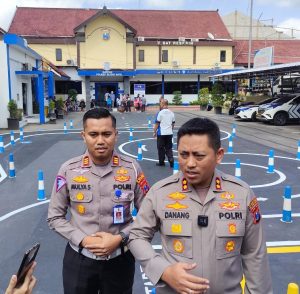 Pastikan Tidak Ada Calo, Kapolres Blitar Kota Datangi Satpas SIM