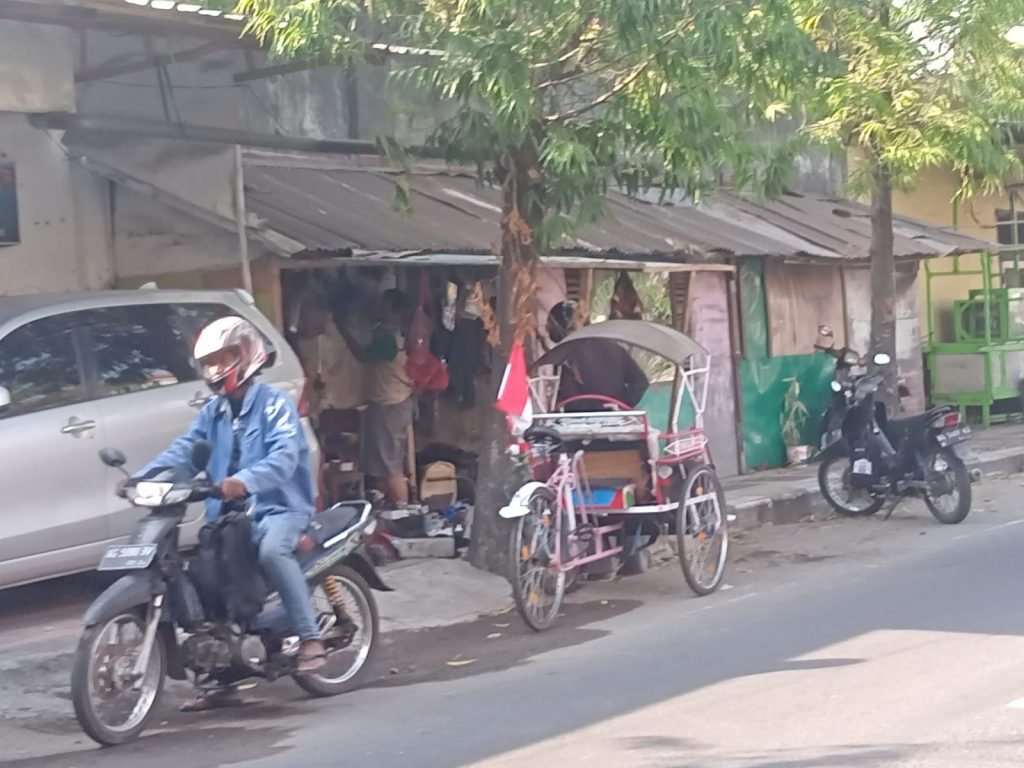 Waduh, Trotoar di Kota Kediri Banyak yang Beralih Fungsi, Hak Pejalan Kaki Dirampas, Ini Infonya