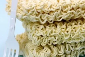 Anda Suka Makan Mie Instan ? Waspadalah, Ada 6 Dampak Negatif Sering Mengonsumsi Mie Instan 