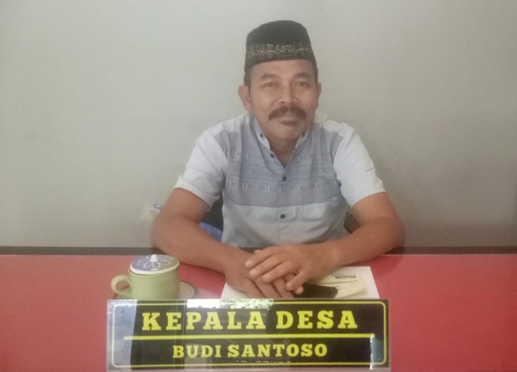 Desa Turus Kecamatan Gurah Raih Prestasi Bayar PBB Tercepat, Kades Budi Santoso : Kiatnya Adalah Andarbeni Negari