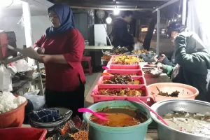 Ada Kuliner Malam di Blitar,  Sego Kikil dan Uritan Mbok Rip, Penasaran ? Ini Infonya