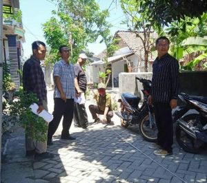 Lurah Ngronggo Tinjau Proyek Fisik Prodamas, Pastikan Pengerjaan Proyek Tepat Waktu