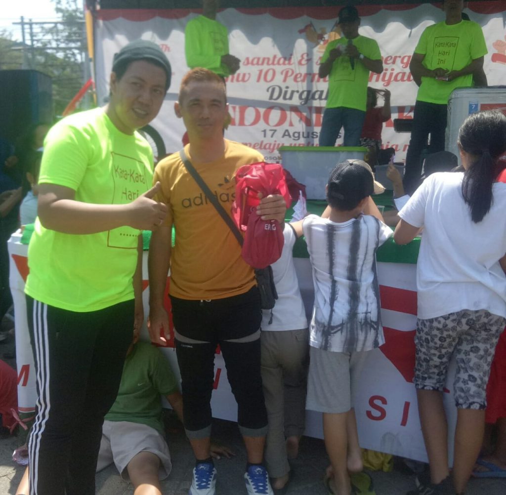 Ribuan Warga Meriahkan Jalan Santai Kreasi di Perum Permata Hijau Kelurahan Singonegaran Kota Kediri