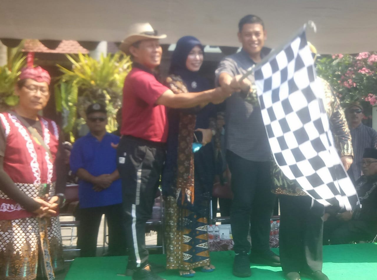 Parade Budaya Kelurahan Tosaren Kecamatan Pesantren Kota Kediri dalam rangka menyemarakkan HUT Republik Indonesia ke-78 digelar menyampaikan pesan keragaman budaya