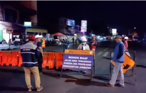 Kontraktor Lakukan Uji Beban  Jembatan Alun-Alun Bandar, Akses Ditutup Sementara