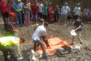 Masih Berseragam, Siswi SMK di Blitar Nekat Tabrakkan Diri ke KA, Tinggalkan Pesan Sudah Tidak Kuat