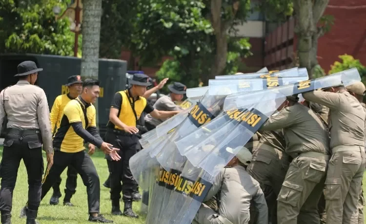 100 Anggota Satpol PP Kabupaten Kediri Digembleng Dalmas Polres Kediri