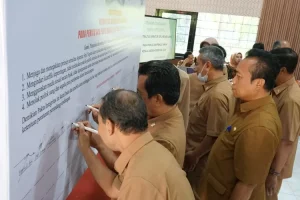 Dinas Pendidikan Kota Blitar Kumpulkan Pegawai untuk Tanda Tangan, Wujud Komitmen Netral dalam Pemilu 2024