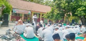 Hujan Tidak Segera Turun  Ratusan Warga Desa Kepatihan Jombang Solat Minta Hujan 