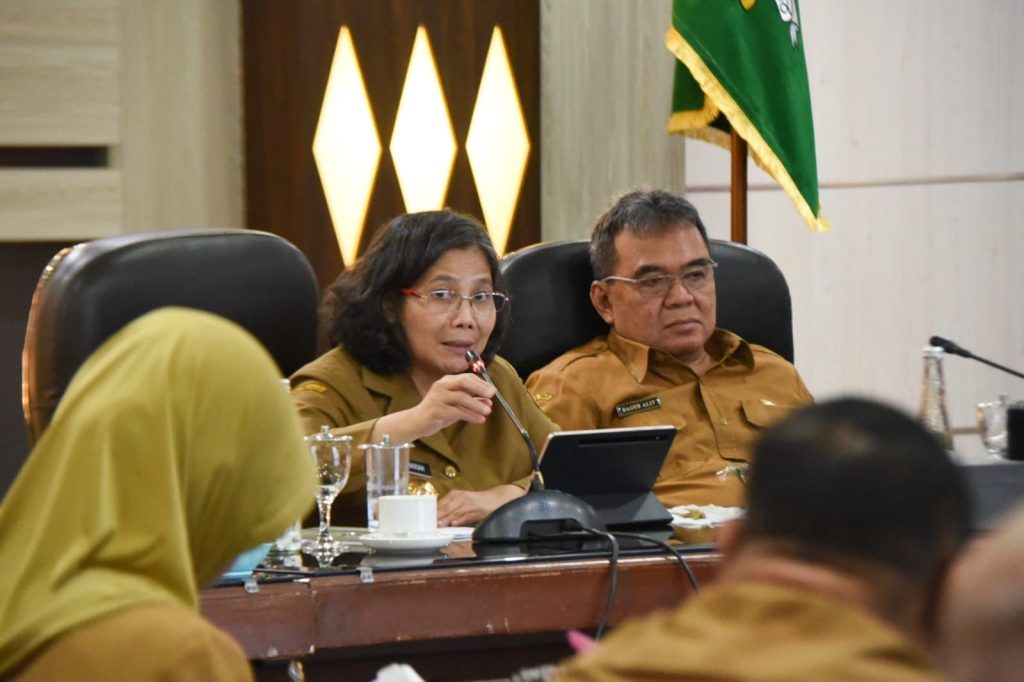 Pj Wali Kota Kediri saat memimpin Coffee Morning