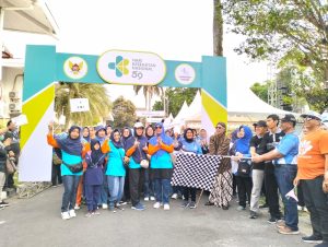 Peringati HKN Ke-59, Tenaga Kesehatan di Kota Kediri Ikuti Jalan Sehat