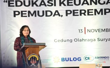 Pj Wali Kota Kediri Zanariah saat membuka talkshow edukasi keuangan inklusif di Universitas Kadiri