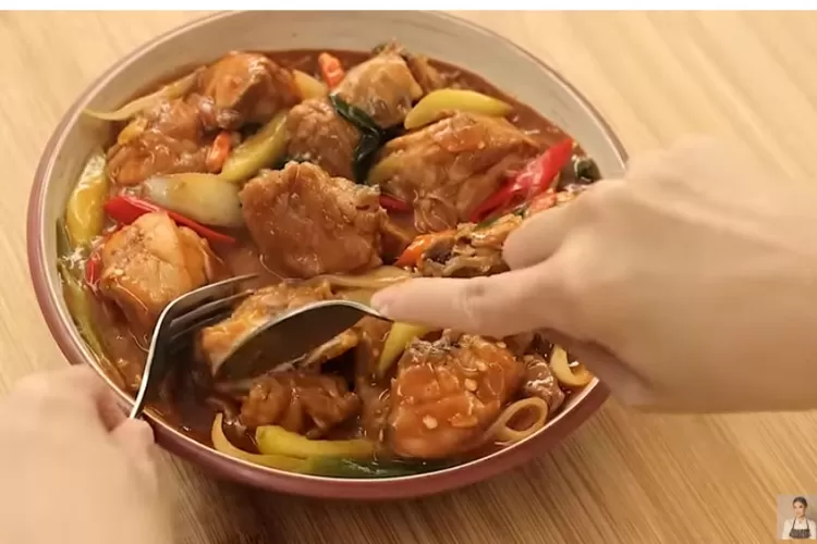 Resep Ayam Asam Manis Pedas ala Chef Devina Hermawan, Variasi Kuliner Berbahan Ayam yang Enak