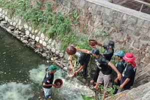 Petani di Kediri Buang Dawet di Sumber Air, Ternyata Ini Tujuannya