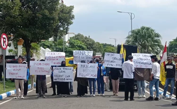 Gagal Bertemu Bupati Ponorogo, Demo Mahasiswa PMI di Pemkab dan Rumdin Memanas, Ini Tuntutan Mereka
