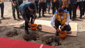 Bupati Kediri Minta Pembangunan Jembatan Jongbiru Tepat Waktu dan Mutu, Begini Pesannya