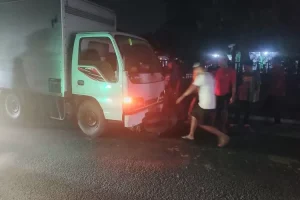Mengendarai Motor Terlalu ke Tengah, Wanita Paruh Baya Warga Desa Blabak Kediri Menabrak Truk  dan Meninggak Dunia