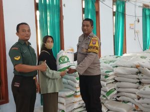 Alhamdulillah, Ratusan Warga Kelurahan Betet Kecamatan Pesantren  Kota Kediri Terima Bantuan Beras, Ada yang Dapat 30 Kg