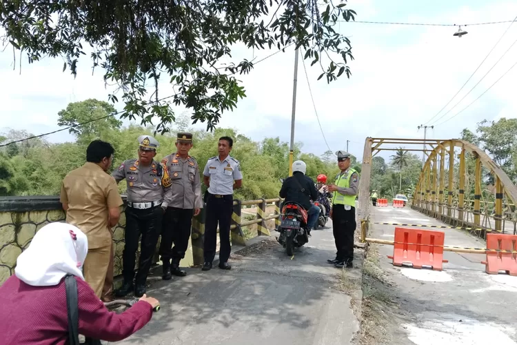 Alhamdulillah, Jembatan Plengkung Trenggalek Kini Sudah Bisa Dilewati