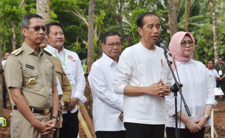 Presiden Jokowi Tegaskan Pembangunan IKN Ciptakan Titik Pertumbuhan Ekonomi Baru Read more: https://setkab.go.id/presiden-jokowi-tegaskan-pembangunan-ikn-ciptakan-titik-pertumbuhan-ekonomi-baru