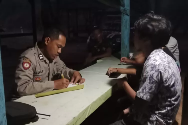 Asyik Berswafoto di Pantai Sanggar Menjelang Petang, Pemuda di Tulungagung Hilang Tergulung Ombak