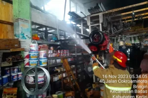 Toko dan Rumah warga Bringin Kecamatan Badas Terbakar, Ini Penyebabnya