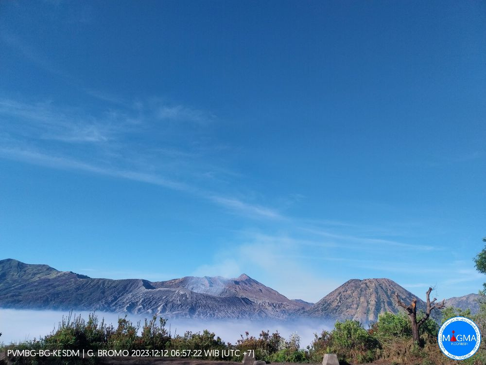 Gunung Bromo Alami Peningkatan Aktivitas, Radius Satu Kilometer dari Kawah Harus Dijauhi