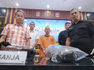 Nyambi Jadi Tukang Tambal Ban, Pengedar Ganja Asal Karangwaru Blitar Dibekuk Polisi, Mengaku Saat Tahun Baru Pesanan Sampai Inden     
