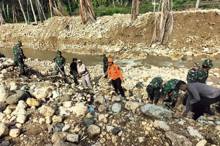 Badan Penanggulangan Bencana Daerah (BPBD) Trenggalek telah mengambil tindakan preventif untuk mengurangi dampak potensi cuaca ekstrem yang mungkin terjadi selama periode Natal dan Tahun Baru (Nataru) ini.