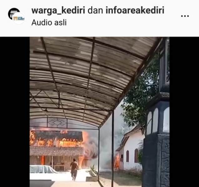 sebuah rumah di Puhjarak Plemahan terbakar