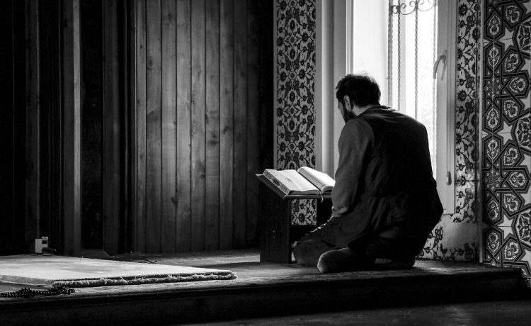 6 Manfaat Surat Al-Mulk Jika Diamalkan Setiap Hari, Dijauhkan dari Siksa Kubur dan Neraka 