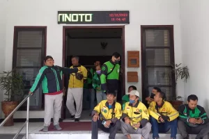 Kantor Dishub Tulungagung Tiba-tiba Dipenuhi Driver Ojek Online dan Taksi Online, Ternyata Ini Masalahnya
