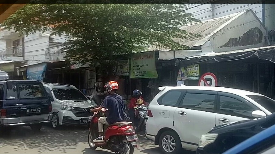 Pedagang di Pasar Semen Ternyata Juga Tidak Diatur, Sebabkan Situasi Makin Semrawut