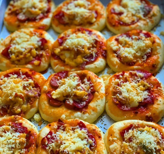 Ini Resep Roti Pizza Anti Gagal untuk Cemilan Teman Minum Kopi, Mudah Banget Langkahnya