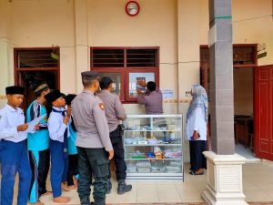 Polsek Kandat Gencar Sosialisasi Larangan Knalpot Brong, Kali Ini Sasarannya Para Pelajar