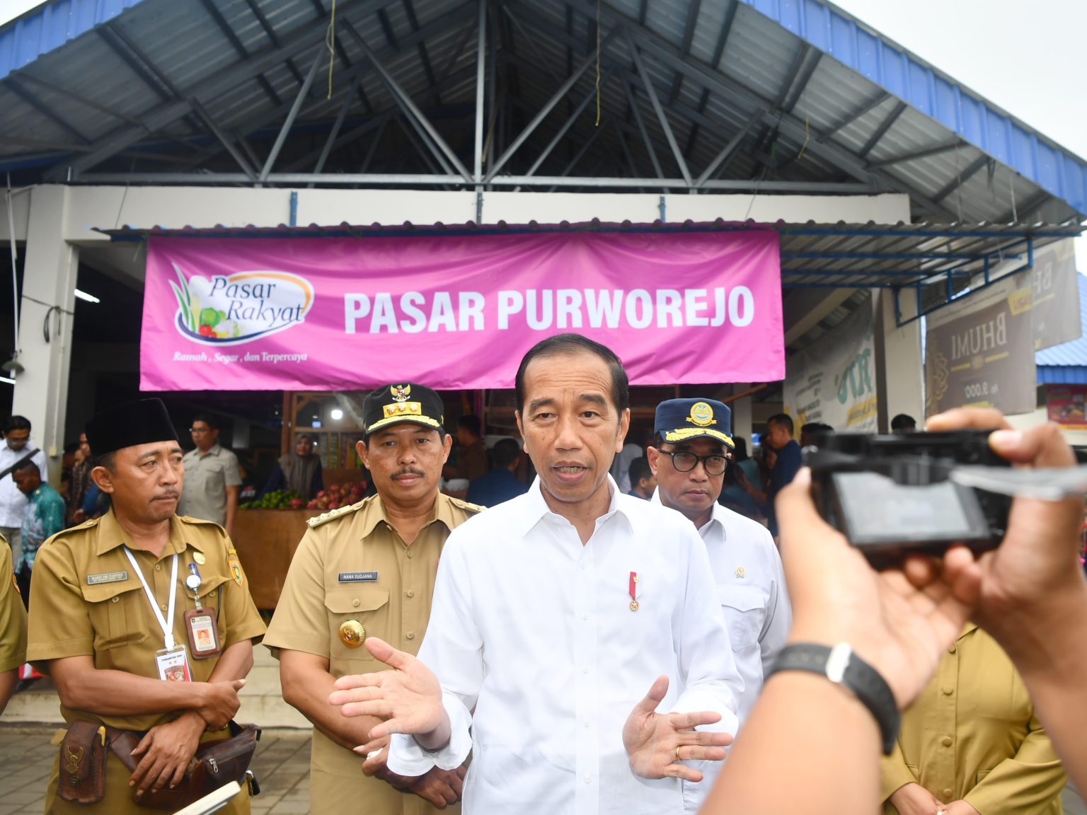 Presiden Jokowi Pastikan Cadangan Beras Terkendali untuk Stabilkan Harga Read more: https://setkab.go.id/presiden-jokowi-pastikan-cadangan-beras-terkendali-untuk-stabilkan-harga