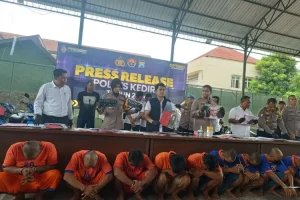 Sempat Beraksi di 10 Lokasi, Pencuri dan Penadah Sepeda Motor Dibekuk Satreskrim Polres Kediri