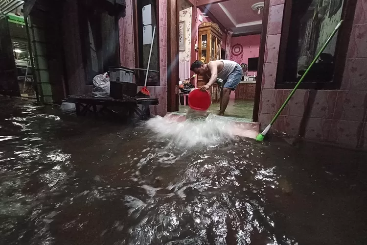 Hujan Deras, Rumah Warga Kota Madiun Terendam Banjir