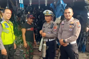 Petugas Satlantas Polres Kediri Datangi Pasar Loak Pujasera Pare, Imbau Tidak Jual Knalpot Brong   