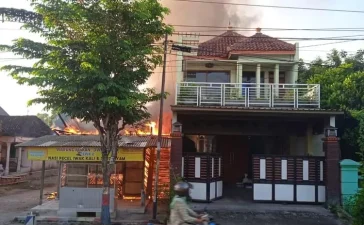 Kebakaran Menimpa Gudang Perabotan Bib Bib Colection dan Warung di Ponorogo, Kerugiannya Ratusan Juta