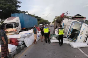 Tiga Truk dan Dua Sepeda Motor Terlibat Kecelakaan di Jalan Babat – Lamongan, Tidak Ada Korban Jiwa