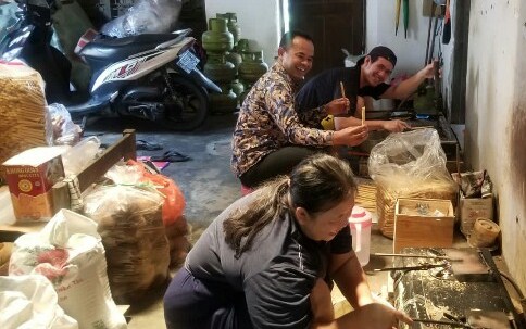 UMKM Opak Gambir di Desa Bulu Kecamatan Semen Semakin Berkembang, Ini Dukungan Pemerintah Desa